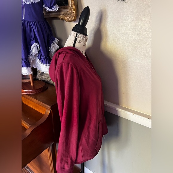 ❤️ NWT CLEVELAND CAVALIERS
Women's Medium Retro Sir CC full zip Hoodie - Picture 5 of 5